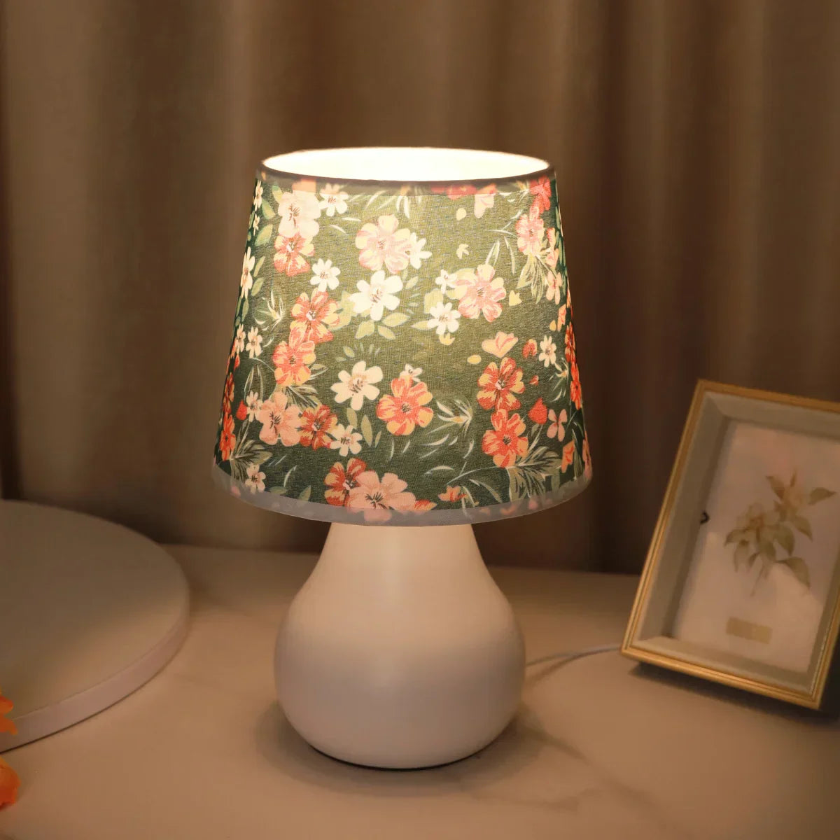 Minimalist fabric warm light desk lamp, USB switch bedroom bedside lamp, living room and study decoration - Lampe Chevet Design