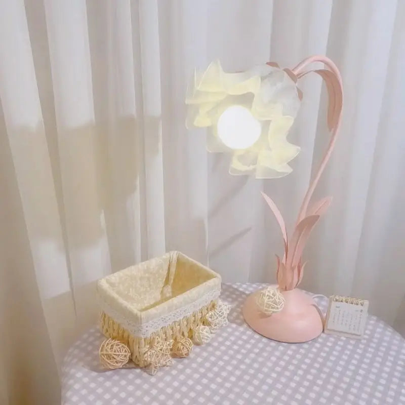 lampe de chevet moderne en métal forme de fleur - Lampe Chevet Design