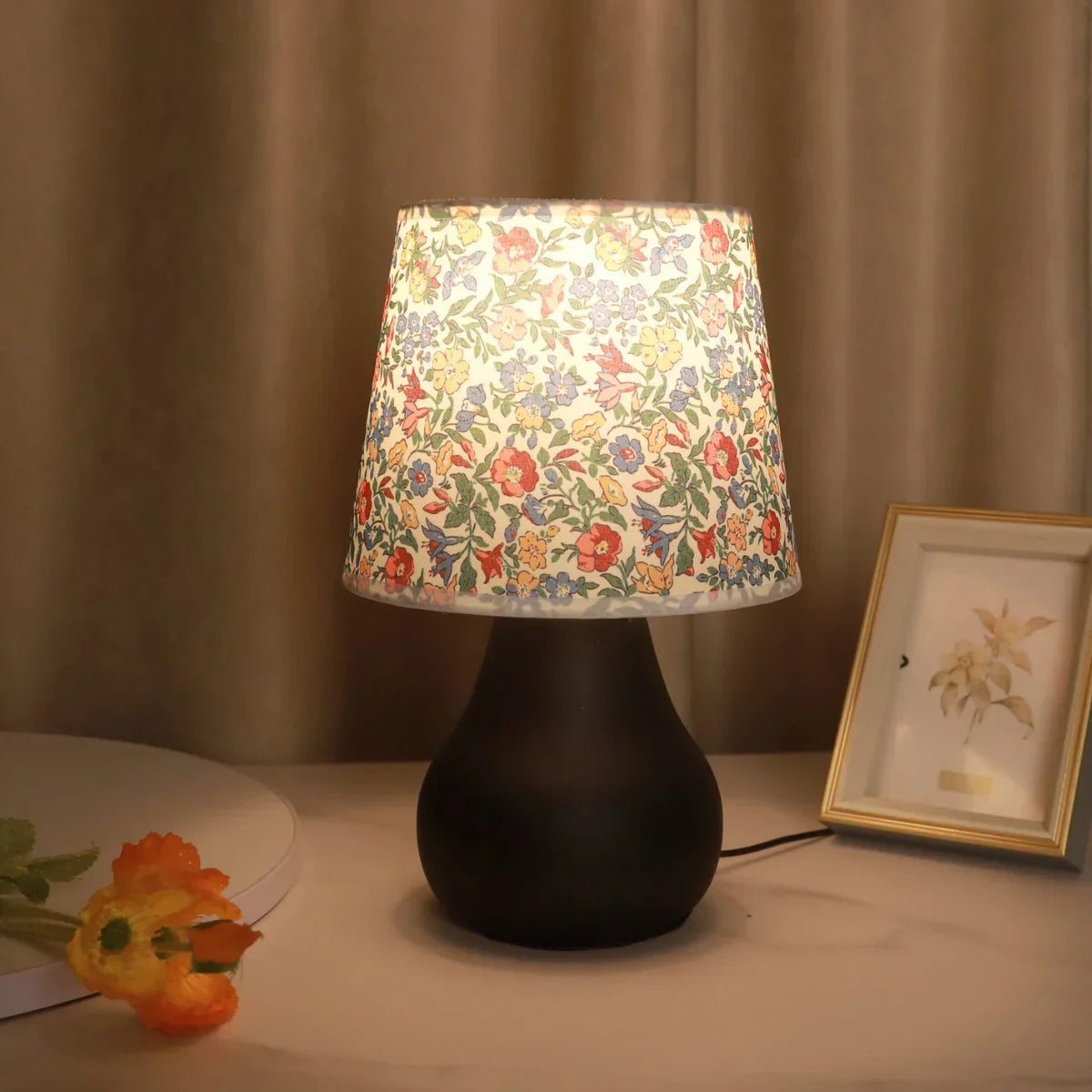 Minimalist fabric warm light desk lamp, USB switch bedroom bedside lamp, living room and study decoration - Lampe Chevet Design