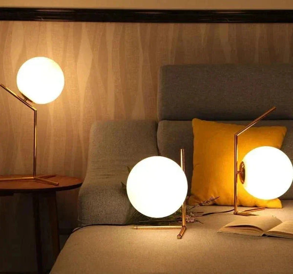 Lampe de chevet design bras dorés & boule de verre - Lampe Chevet Design