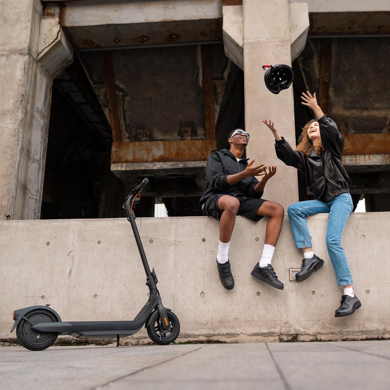 Segway Ninebot E2 Pro D E-Scooter 10 Zoll - Reichweite 35km, 750W Motor, Straßenzulassung - Schwarz